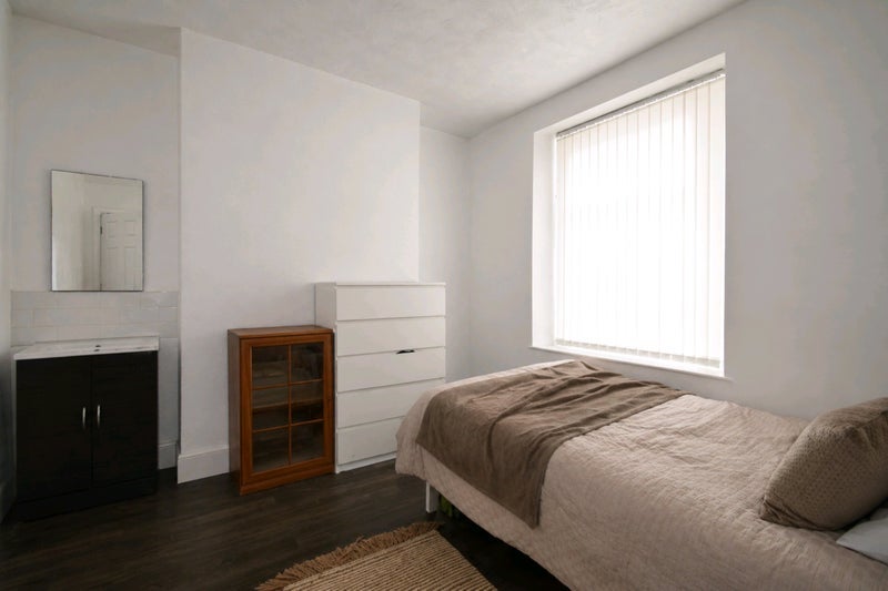 Room Wyeverne Road in Cardiff