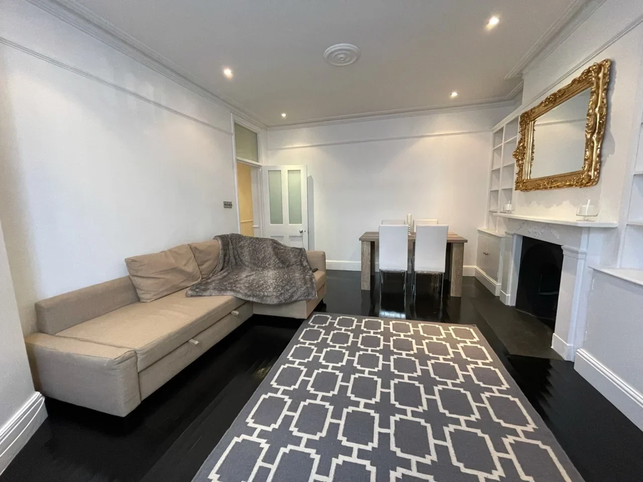 Flat Stanhope Gardens in Greater London