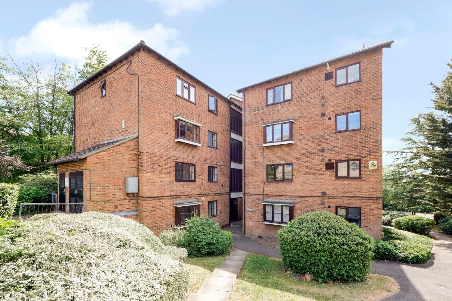 Flat Hawarden Hill in Greater London