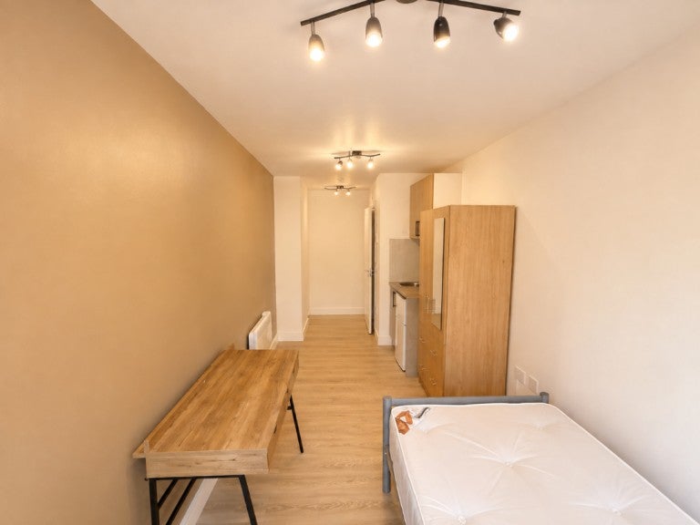 Flat Selan Gardens in Greater London