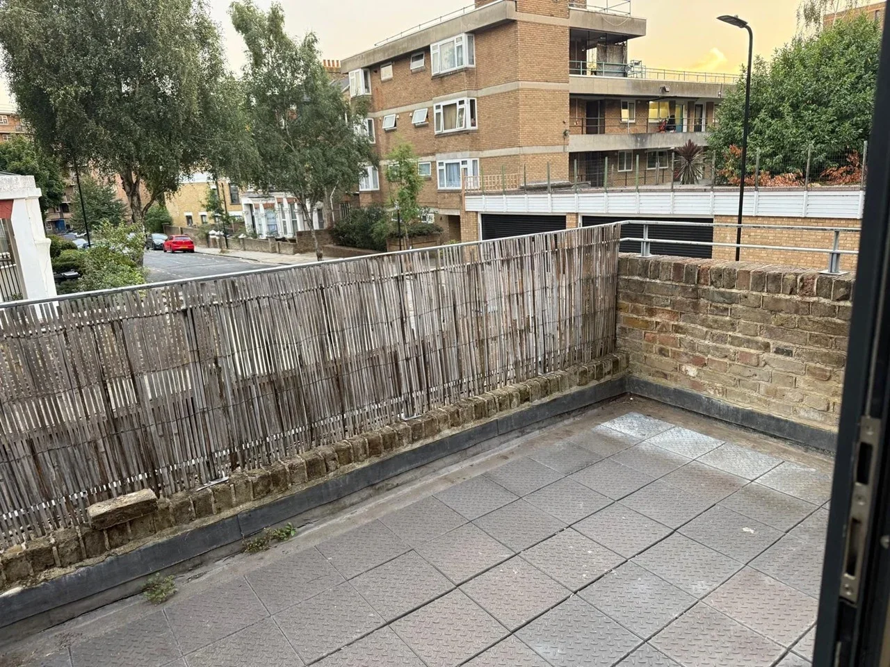 Flat Gloucester Drive in Greater London