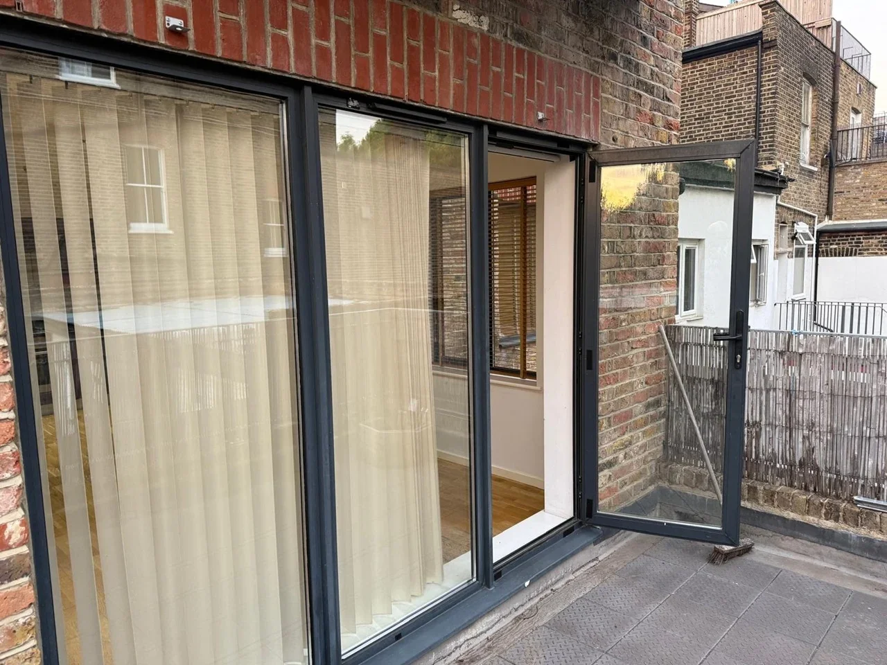 Flat Gloucester Drive in Greater London