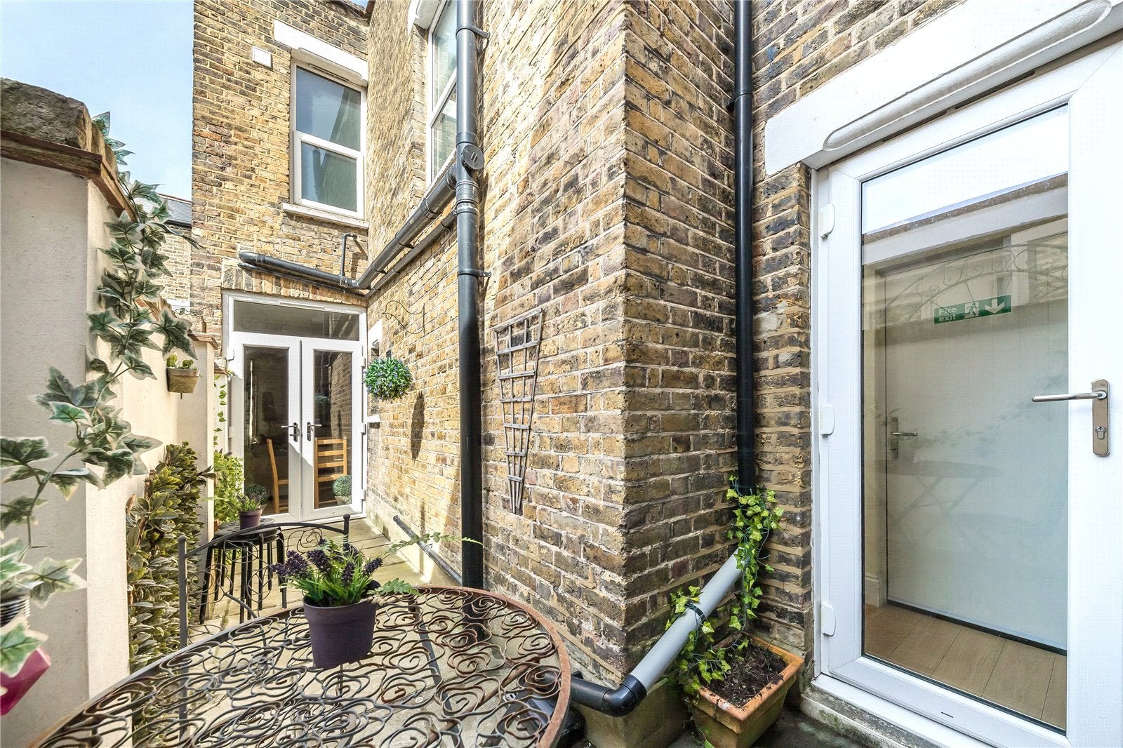 House Earlswood Street in Greater London
