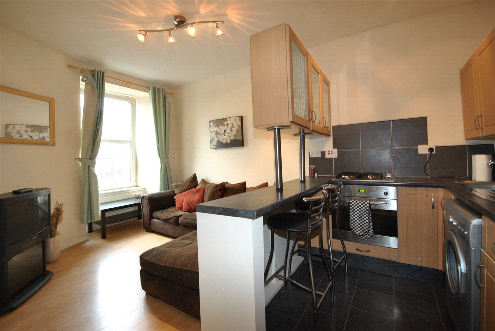 Flat Paisley Road West in Glasgow