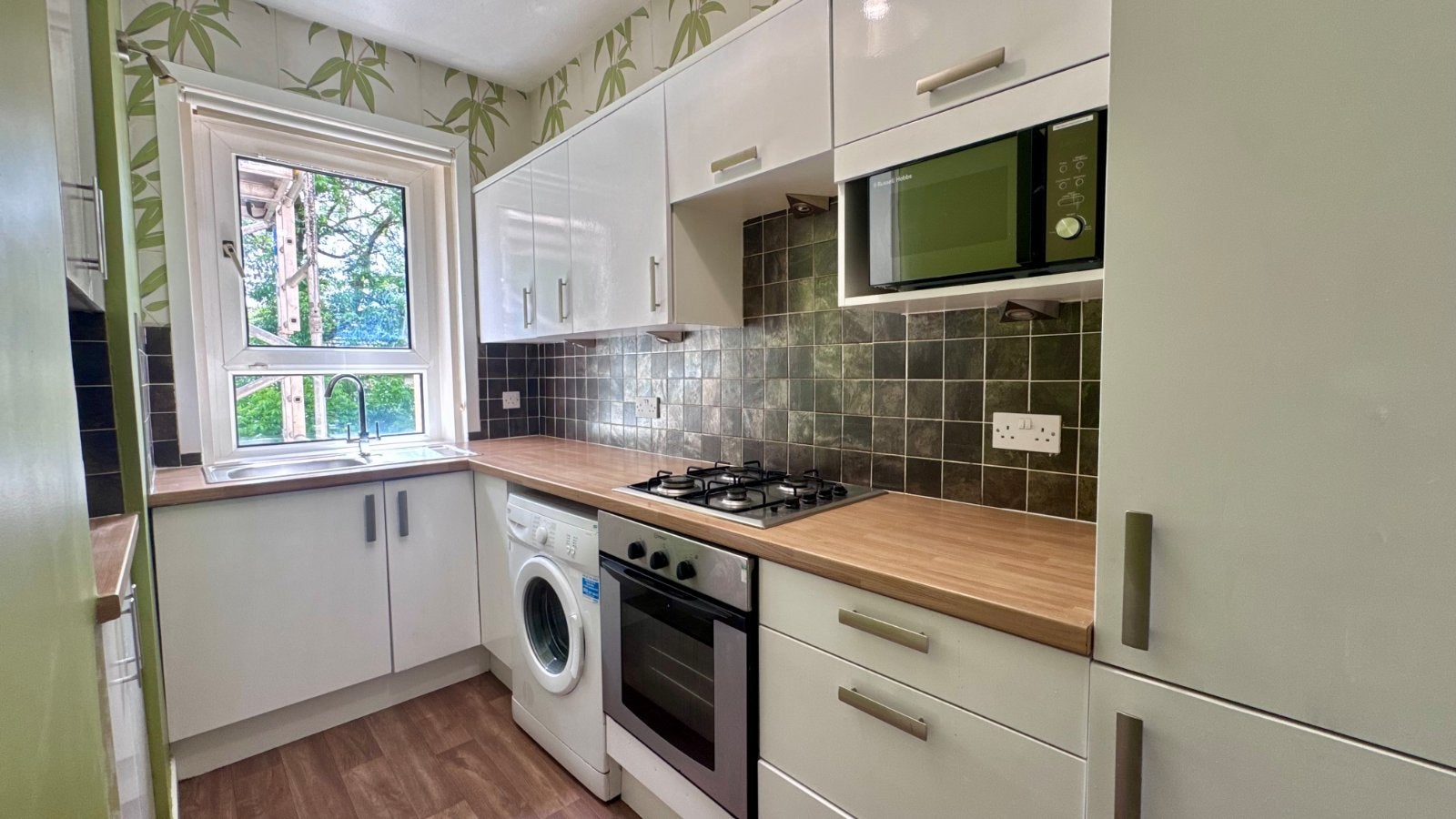 Flat Larchfield Avenue in Glasgow