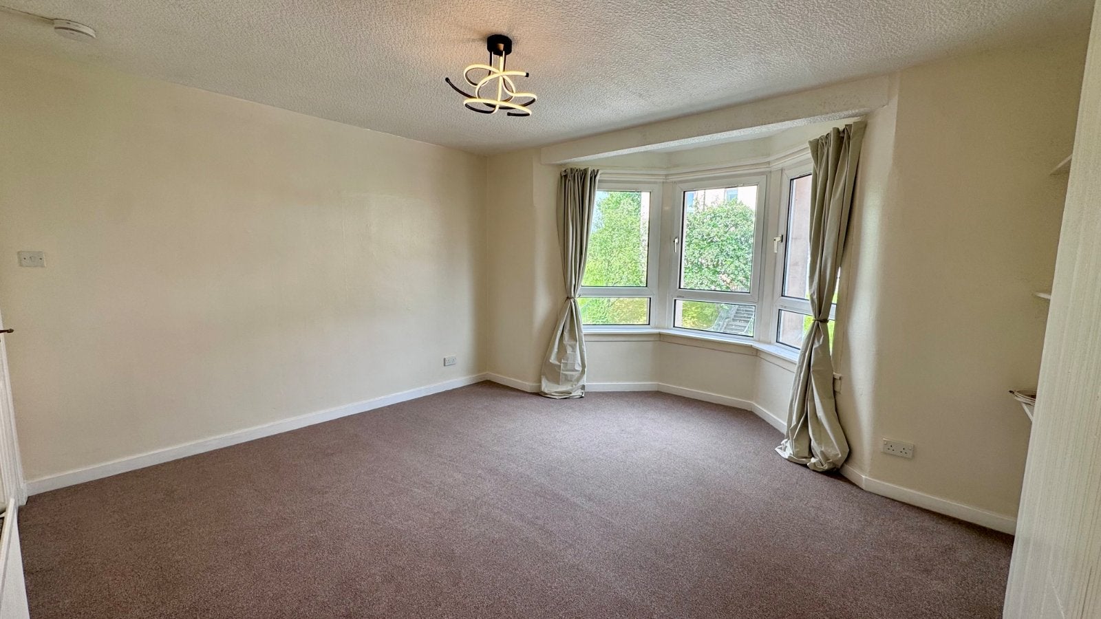 Flat Larchfield Avenue in Glasgow