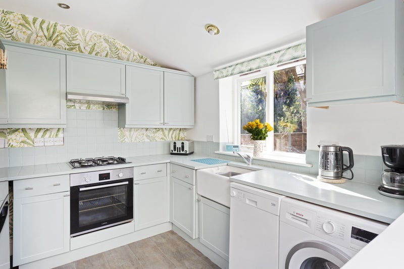 Room Sefton Park Road in Bristol