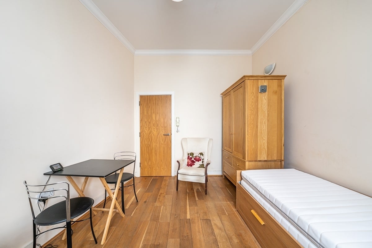 Flat Cumberland Street in City of Westminster