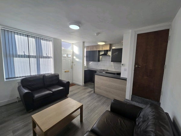 Flat Hardy Terrace in Leeds