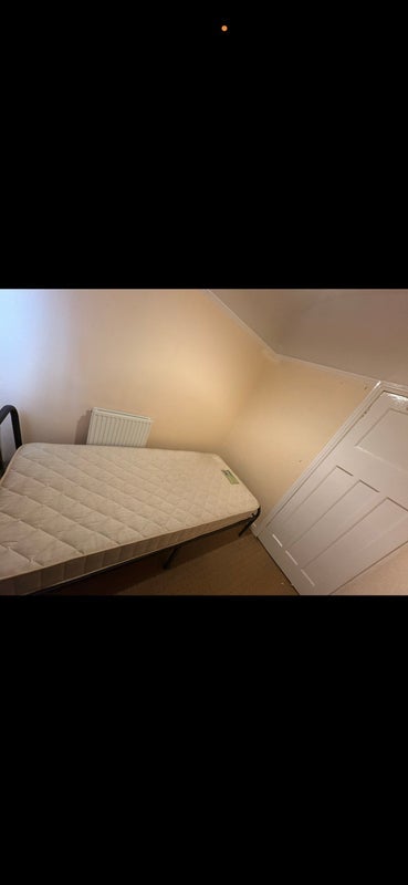 Room Maple Avenue in Bolton