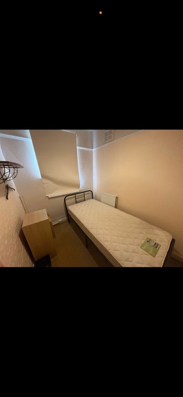Room Maple Avenue in Bolton