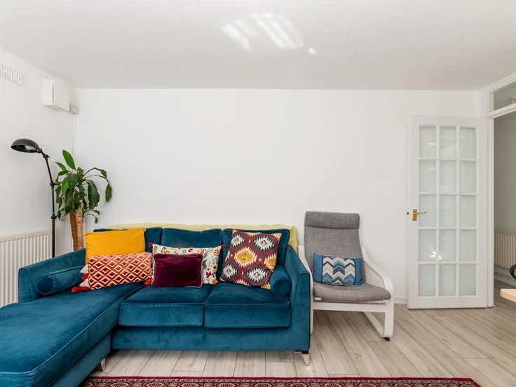 Flat Galsworthy Road in Greater London