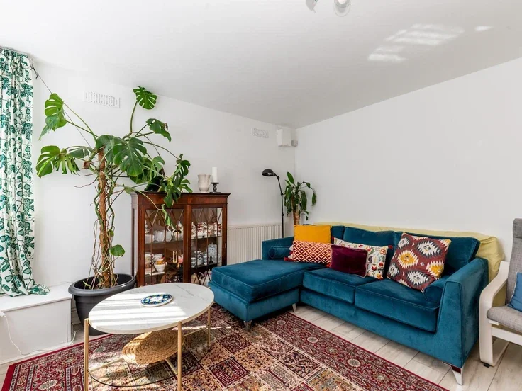 Flat Galsworthy Road in Greater London