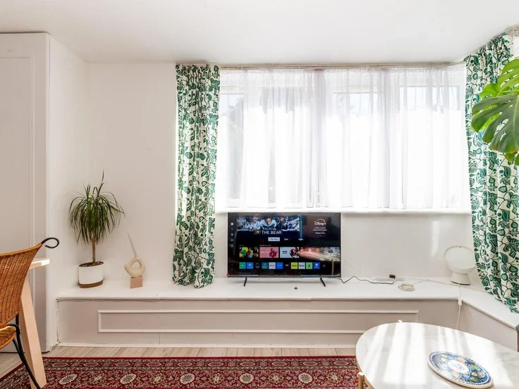 Flat Galsworthy Road in Greater London