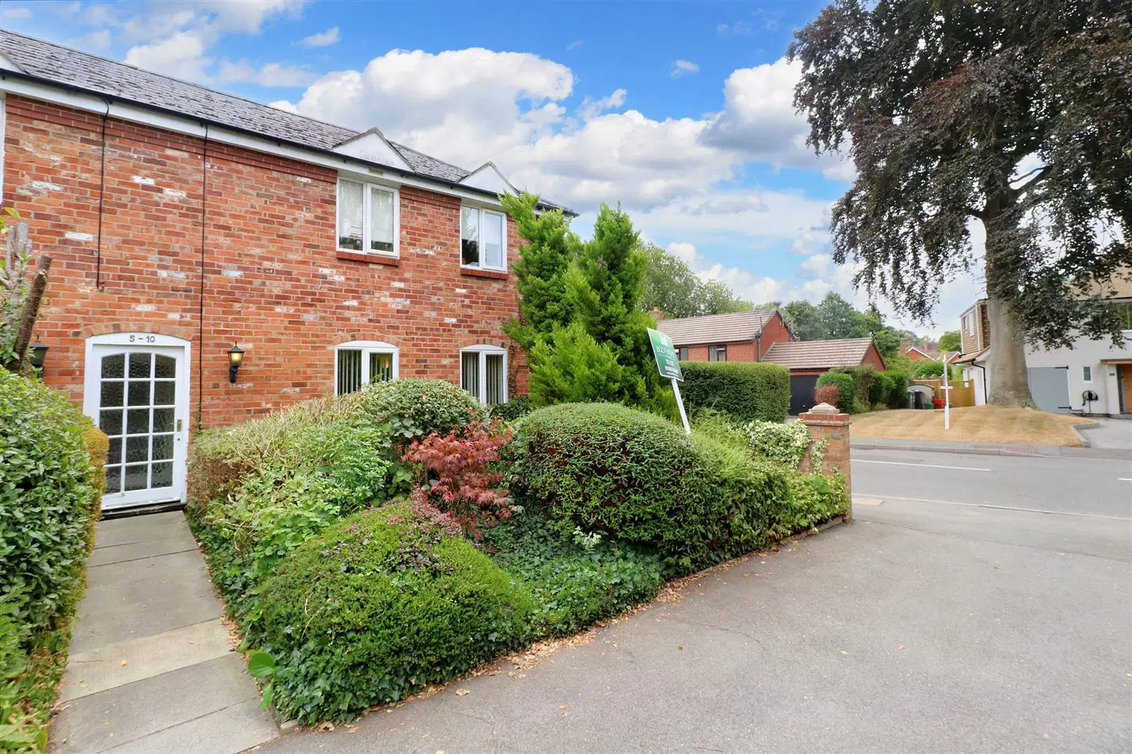 Flat Manor Road in Kenilworth