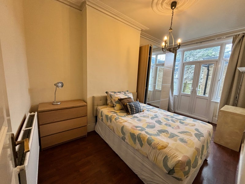 Room Maryland Road in Greater London