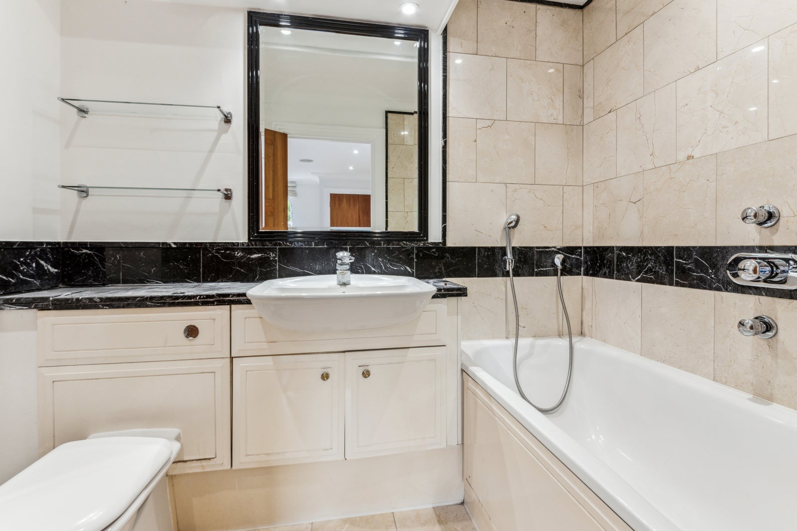 Flat Keble Place in Greater London