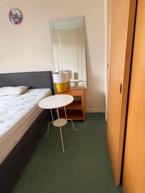 Room Plummer Court in Dalkeith
