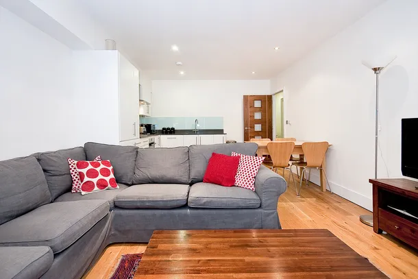 Flat Eagle Court in Greater London