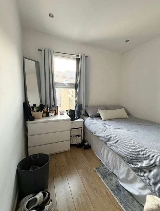 Room Moffat Road in Greater London