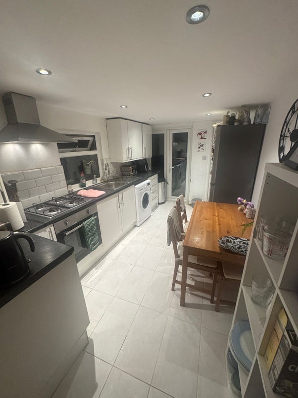 Room Moffat Road in Greater London