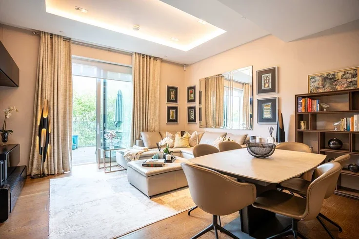 Flat Ongar Road in Greater London