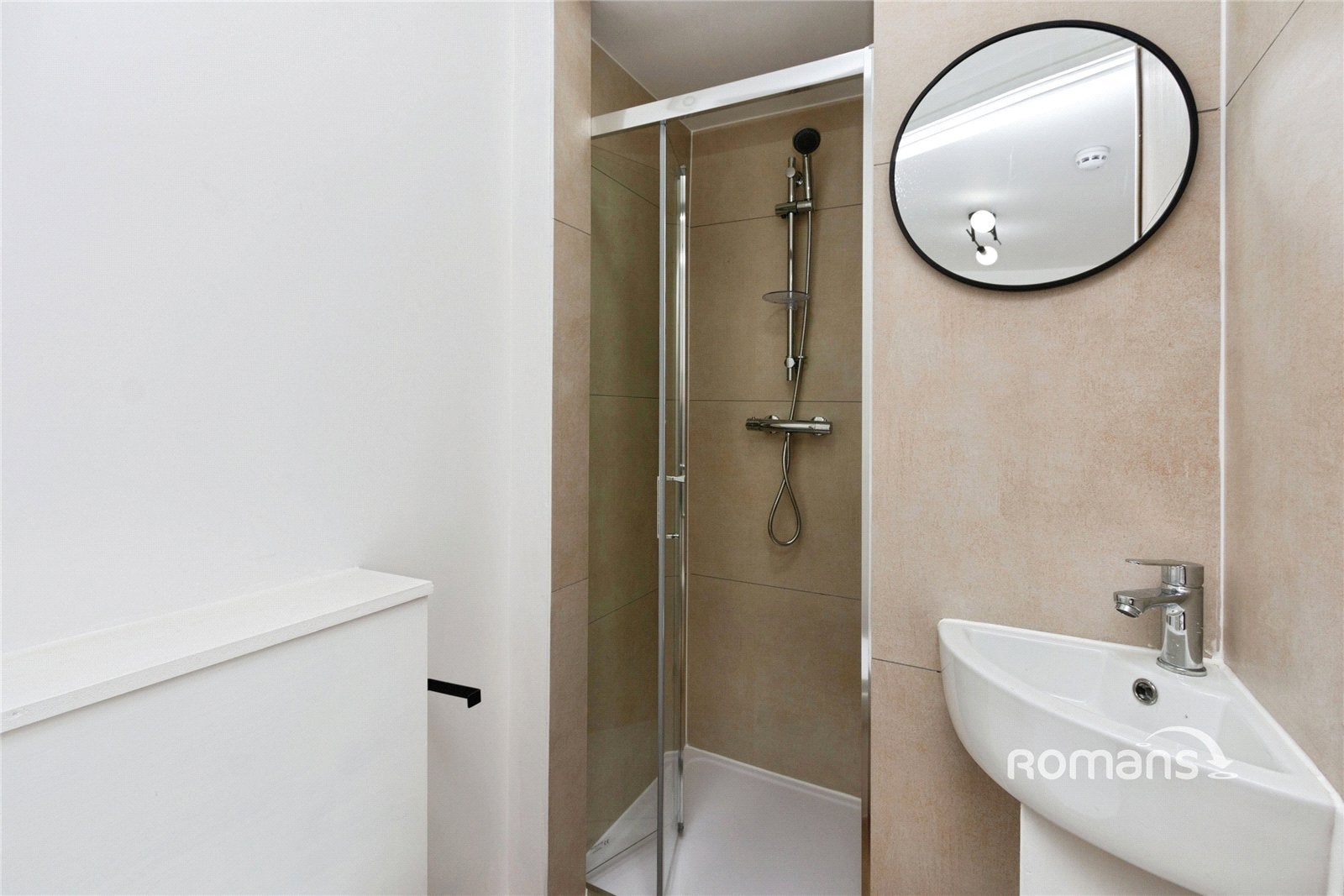 Room Ash Road in Rushmoor