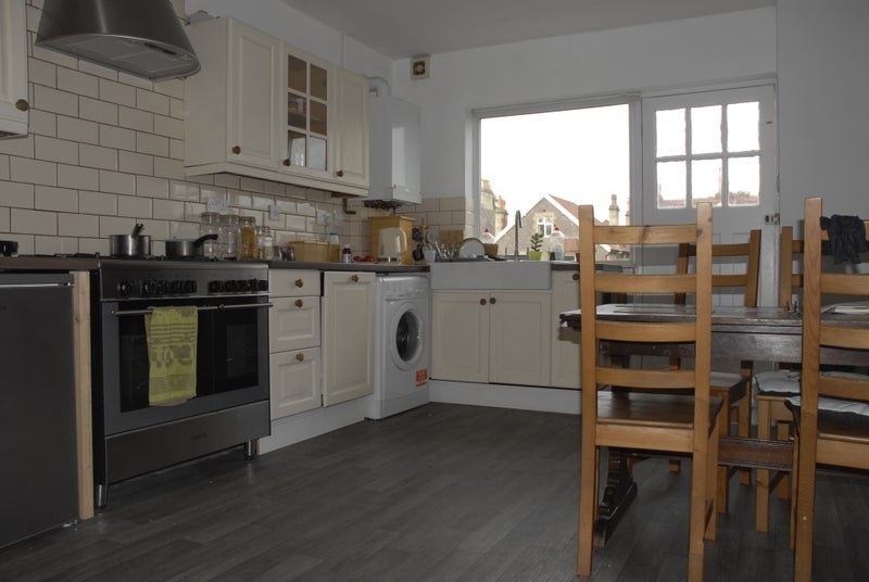 Room Severn Avenue in Weston-super-Mare