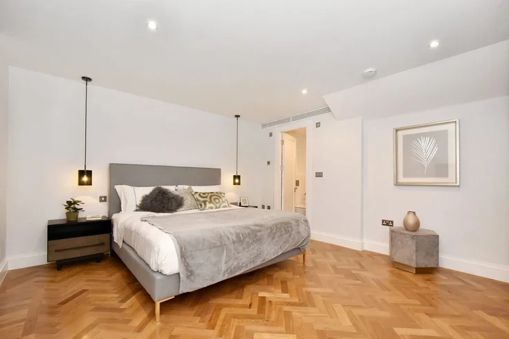Flat Albemarle Street in City of Westminster