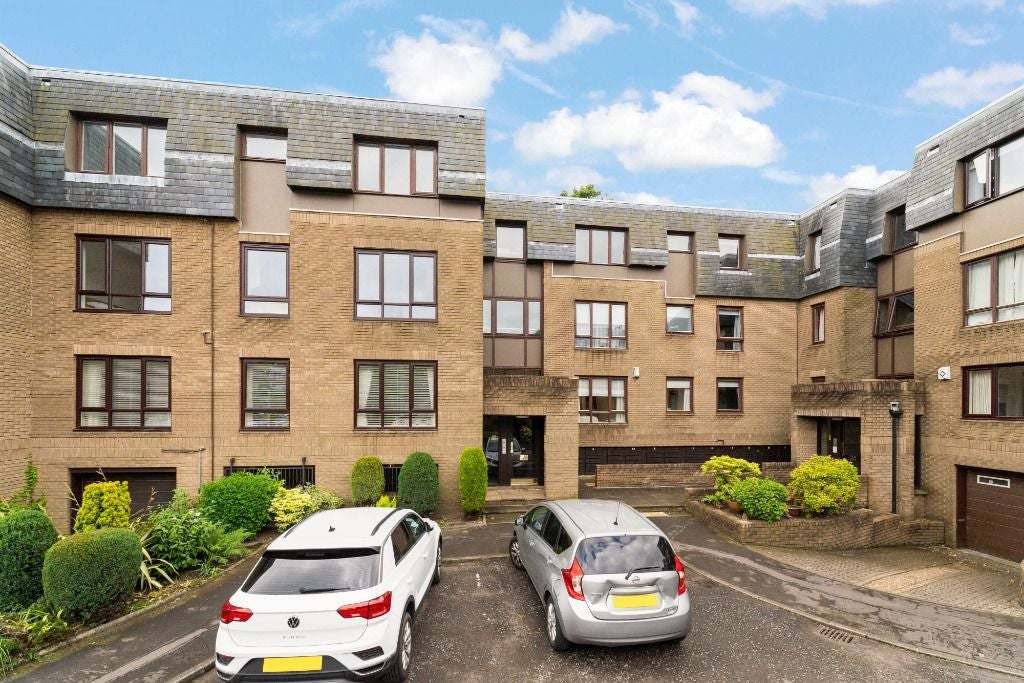 Flat Rocheid Park in City of Edinburgh