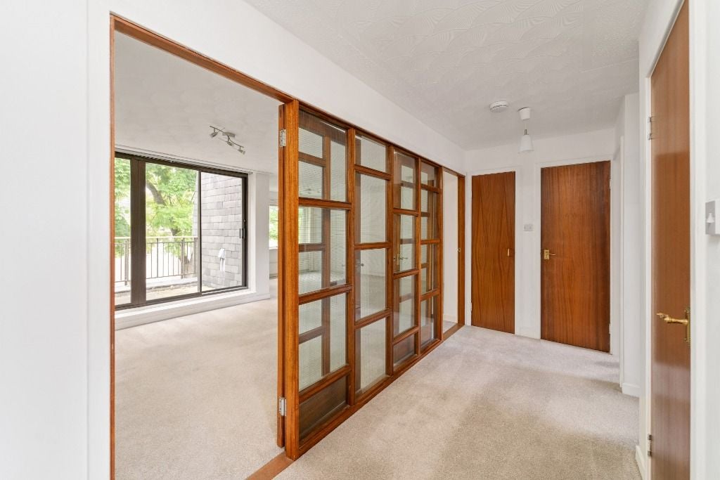 Flat Rocheid Park in City of Edinburgh