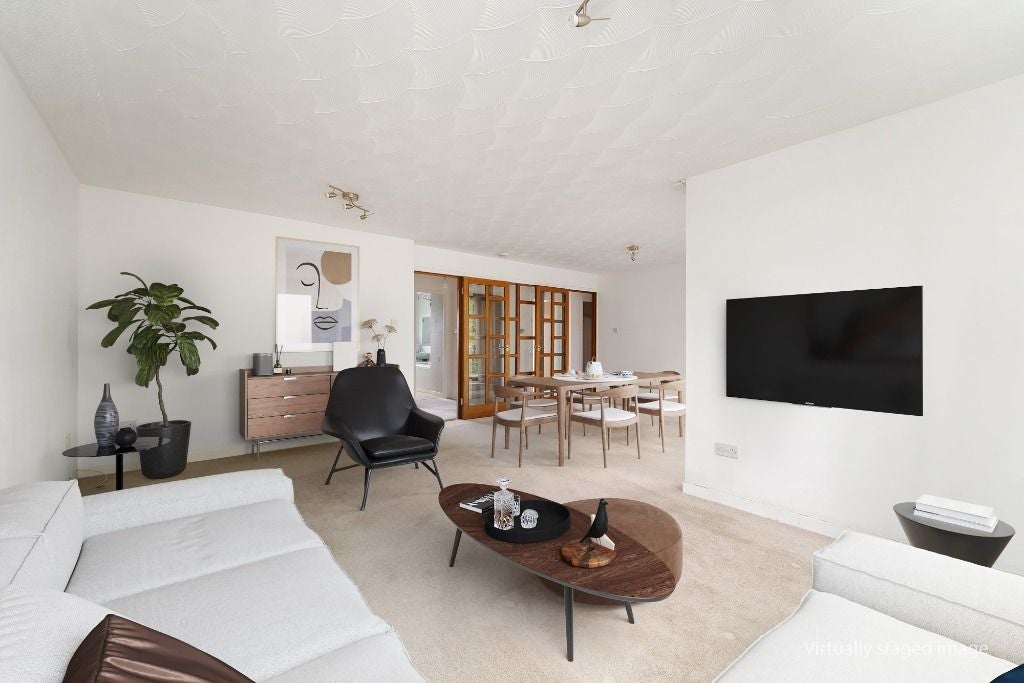 Flat Rocheid Park in City of Edinburgh