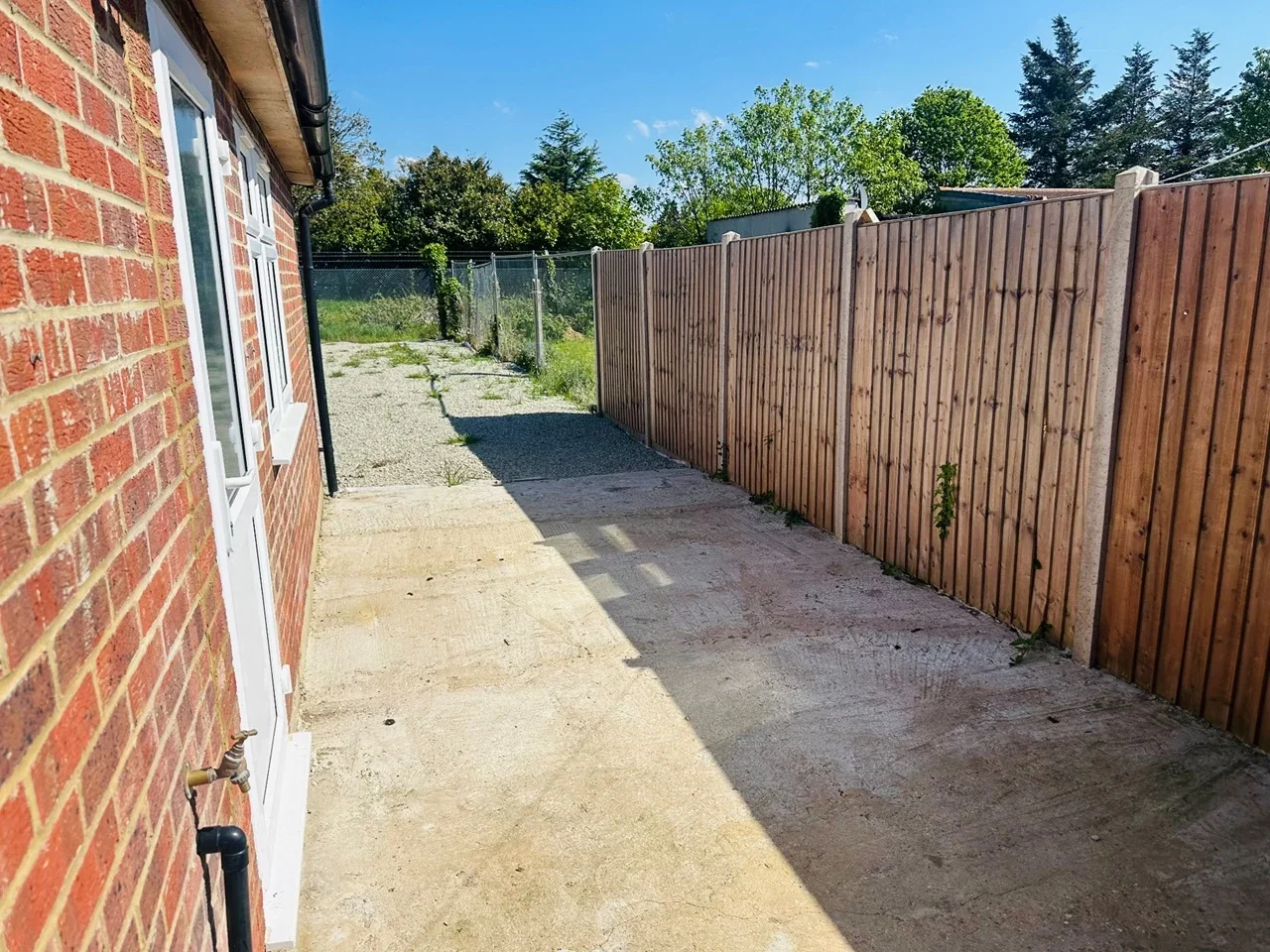 Room Bulstrode Avenue in Greater London