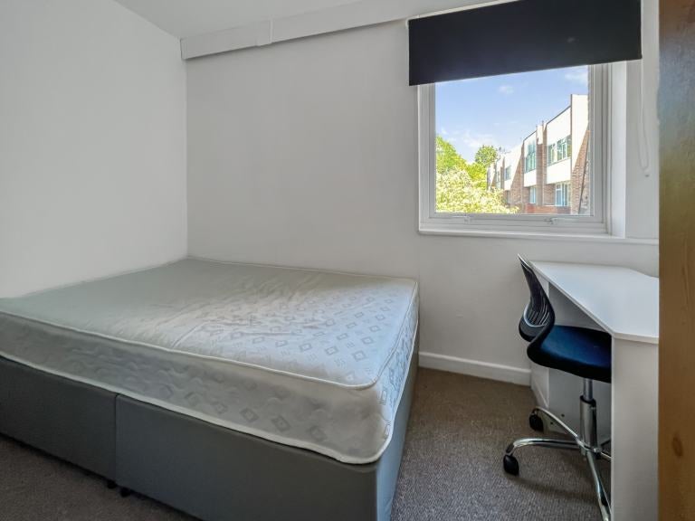Room Horwood Close in Oxford