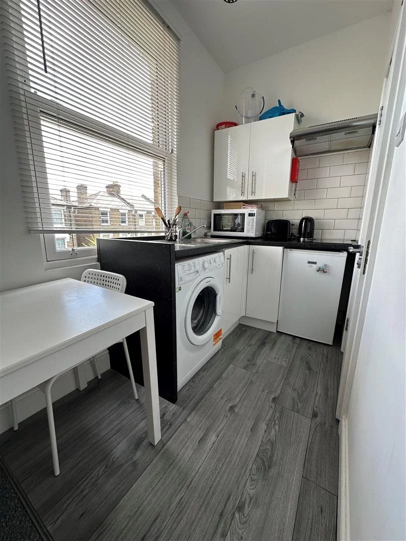 Flat Lancaster Road in Greater London