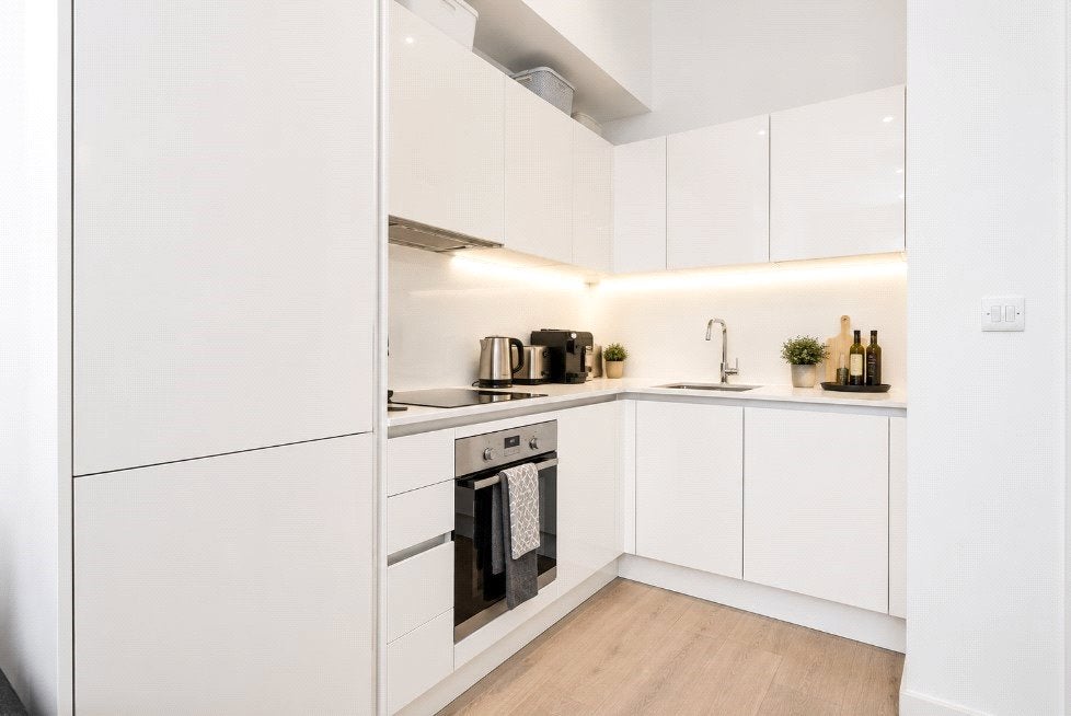 Flat Clyde Square in Greater London