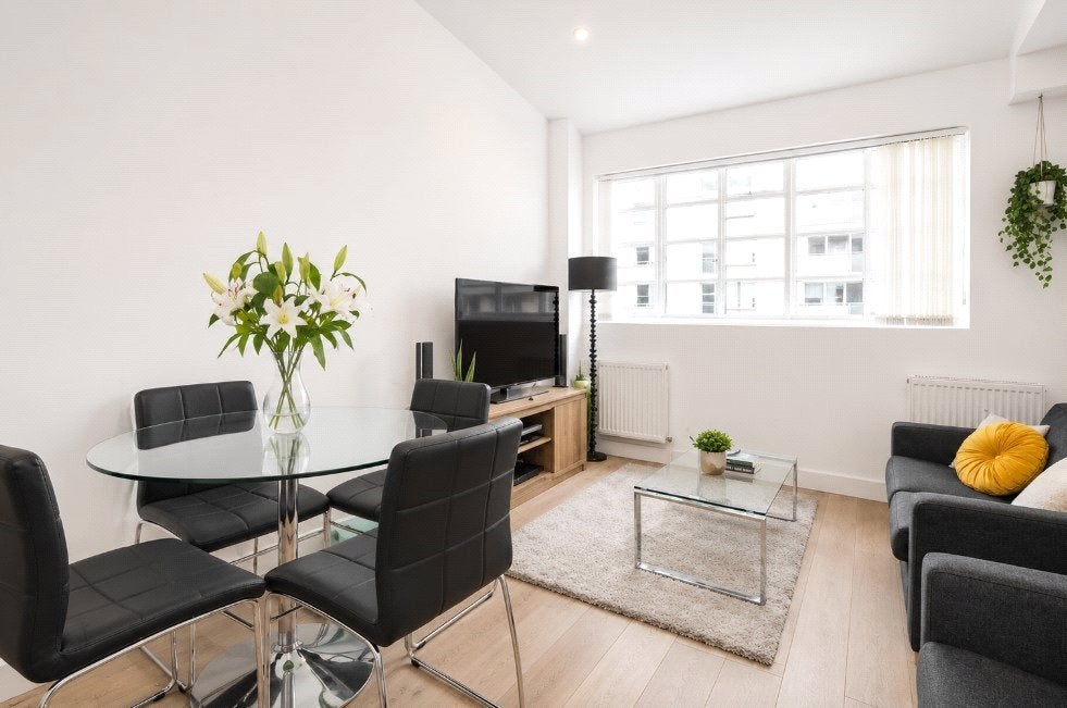 Flat Clyde Square in Greater London