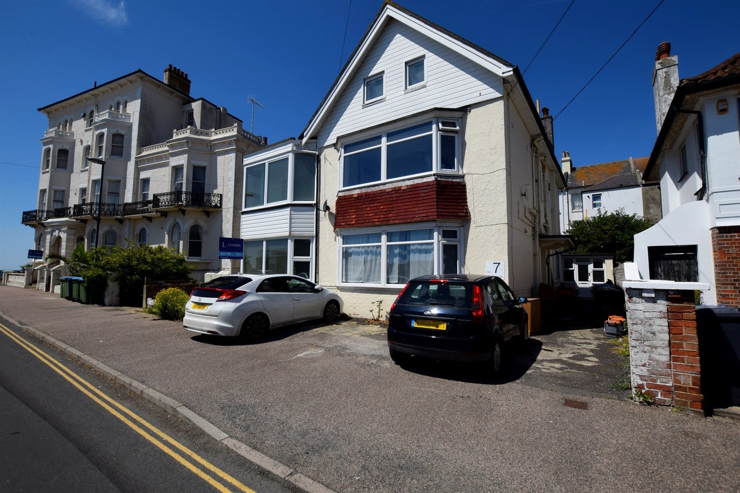 Flat Marine Parade in Arun