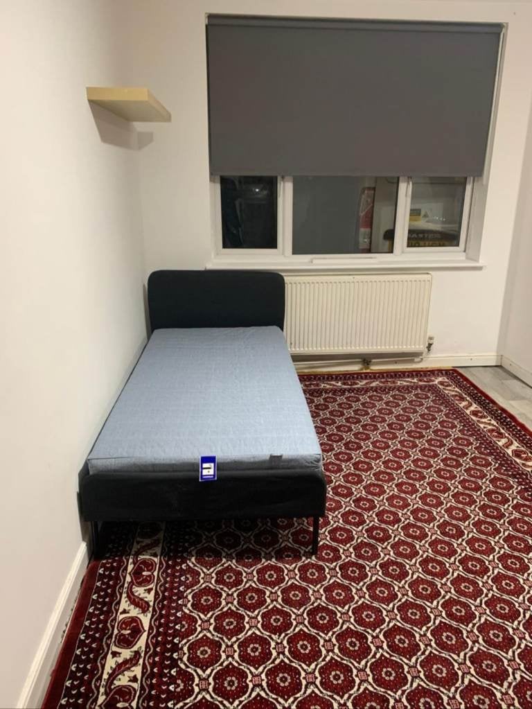 Flat Wesley Avenue in Greater London