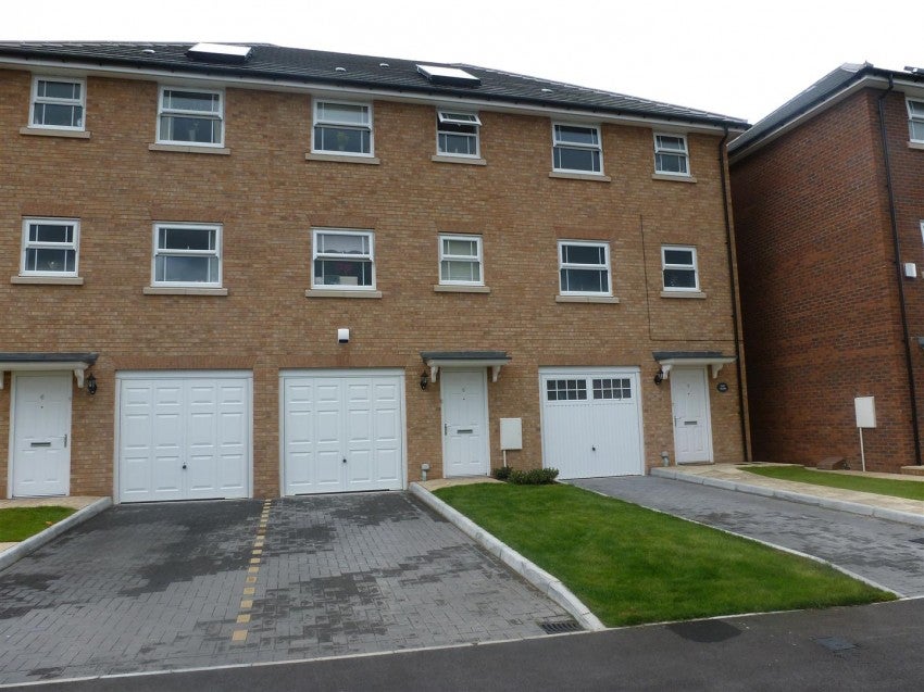 Flat Eagle Road in Slough