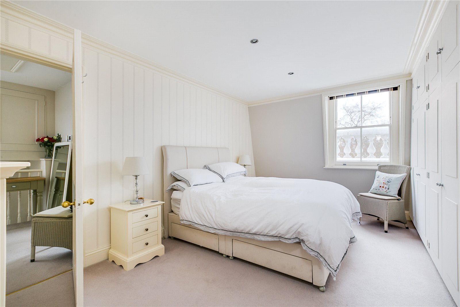 Flat Ensor Mews in Greater London