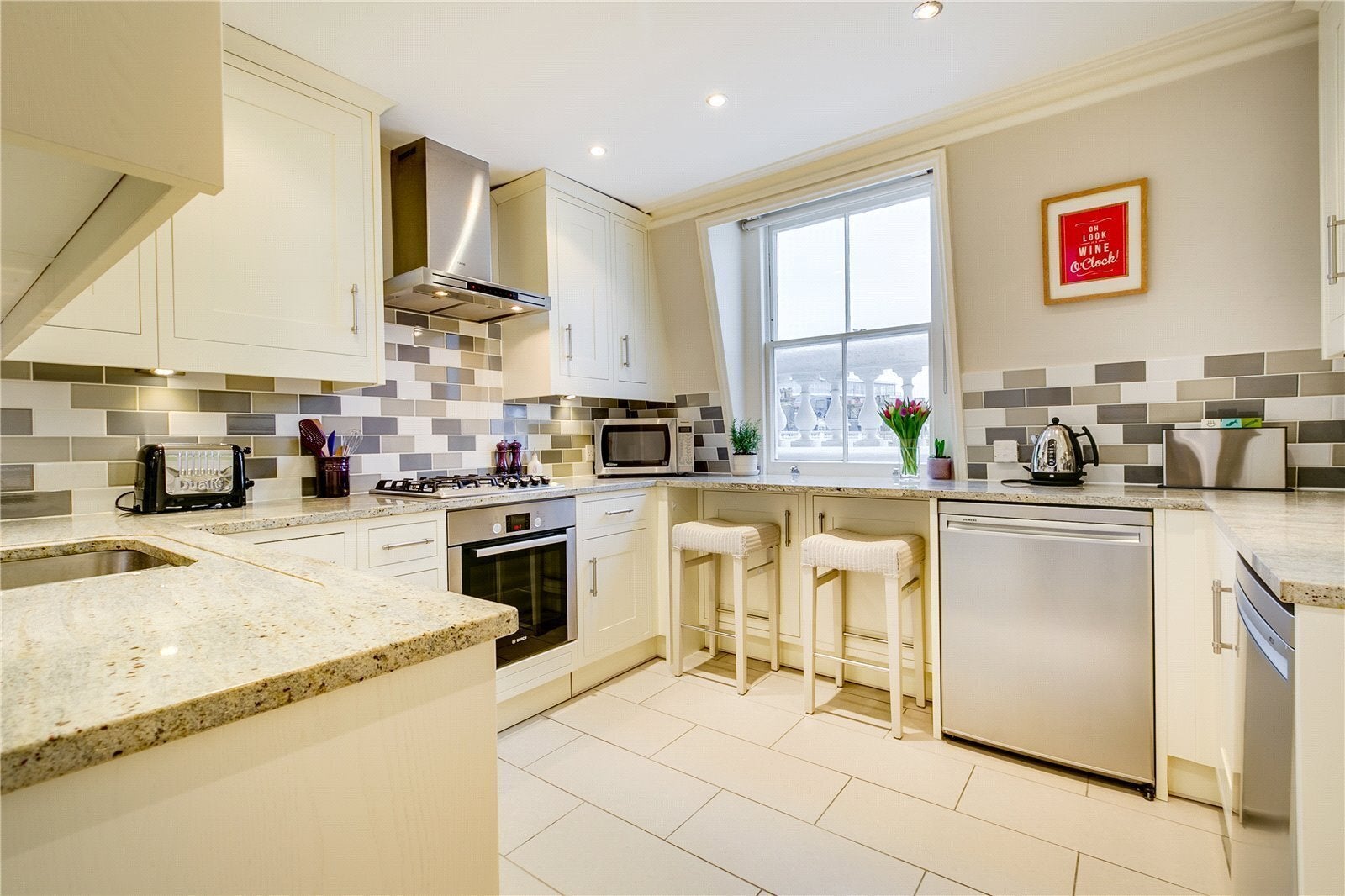 Flat Ensor Mews in Greater London
