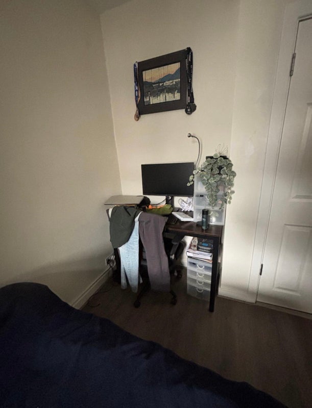 Room West Road in Greater London