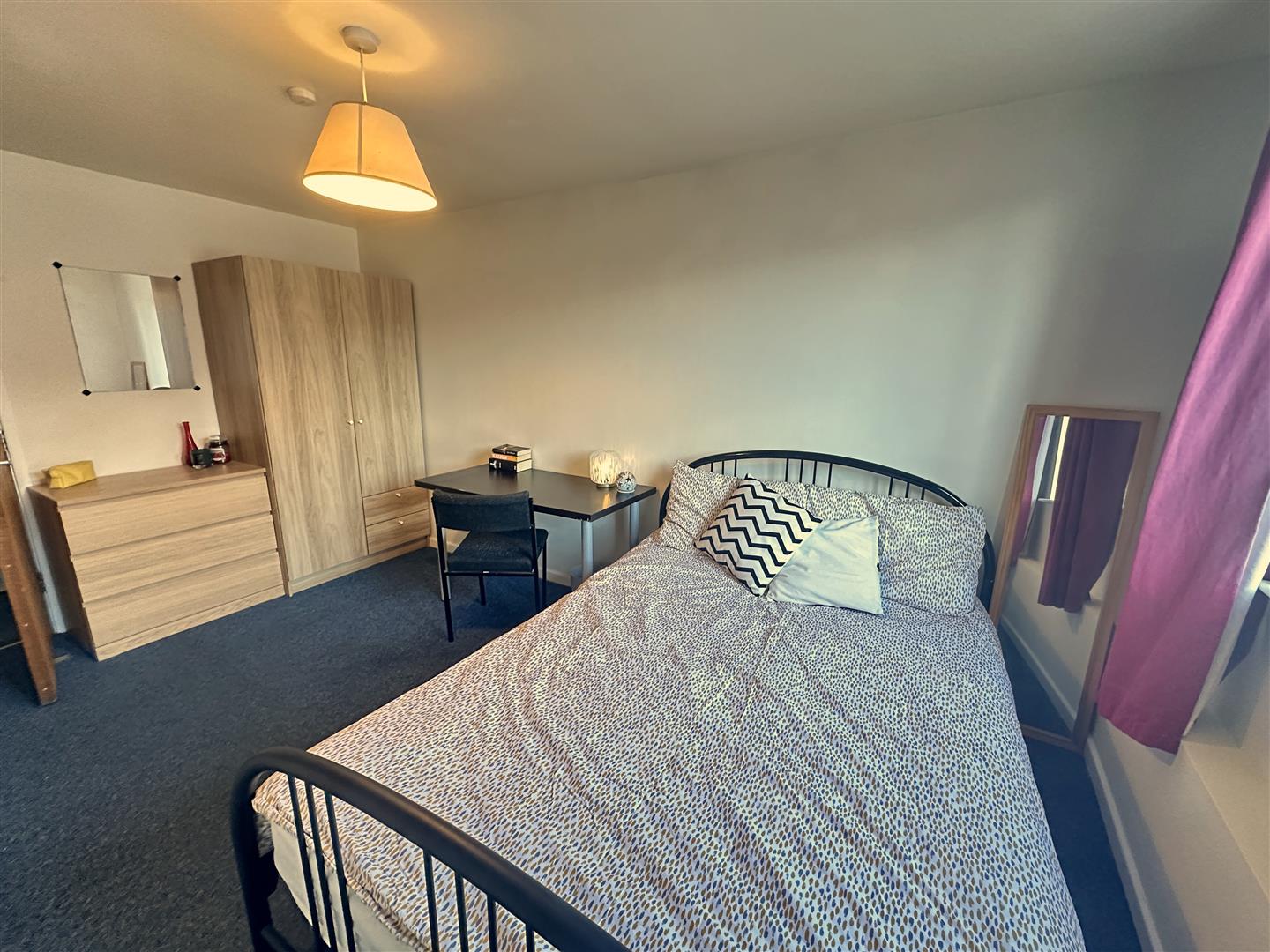 Room Stalker Lees Road in Sheffield