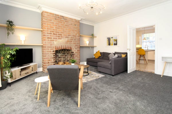 Flat Fern Grove in Leeds