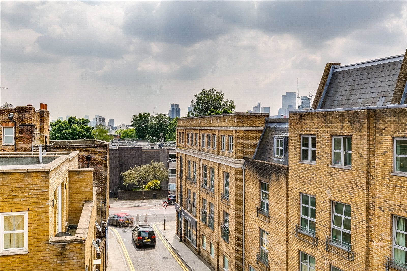 Flat Saint Mary's Path in Greater London