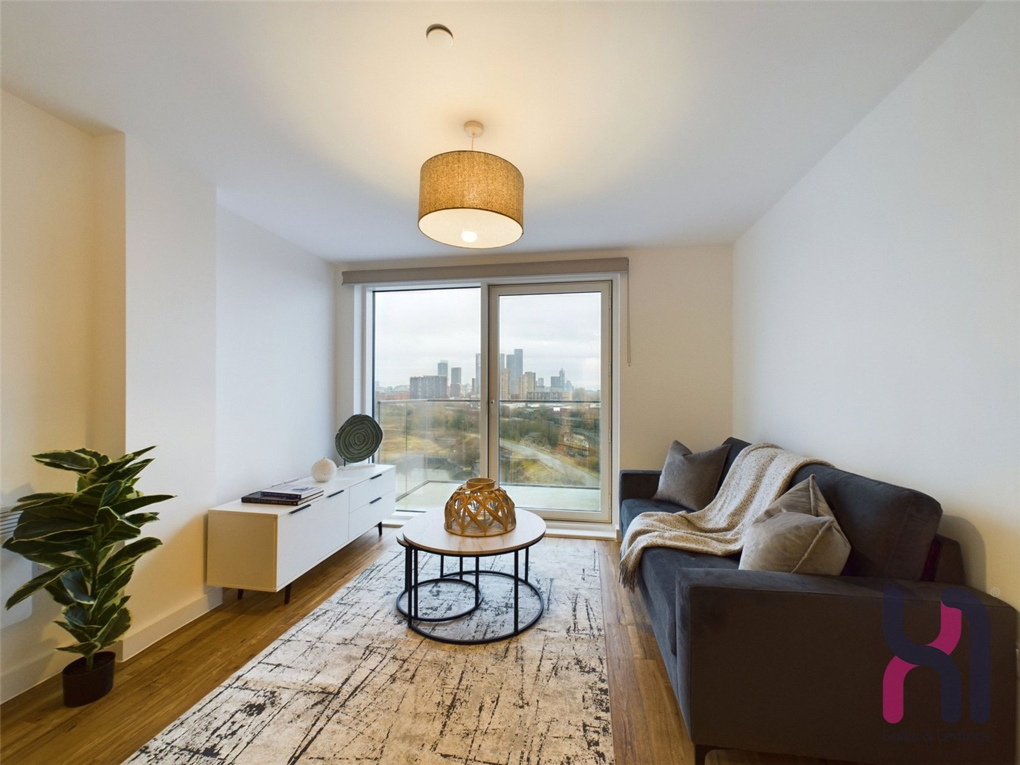 Flat Pomona Strand in Trafford