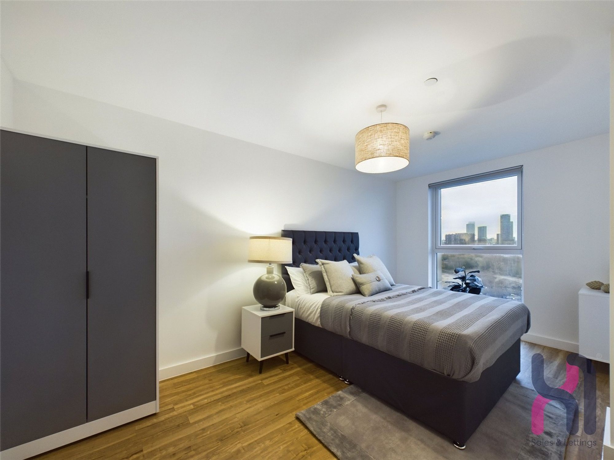 Flat Pomona Strand in Trafford