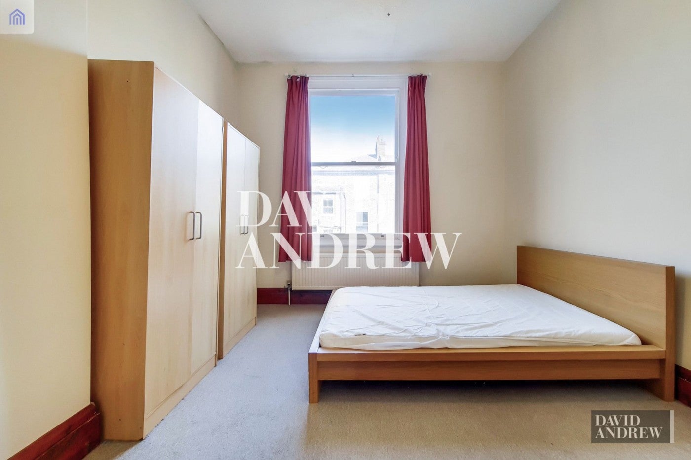 Flat Finsbury Park Road in Greater London