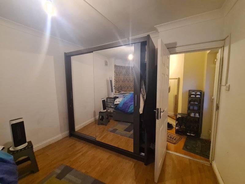 Room Elmgrove Road in Greater London